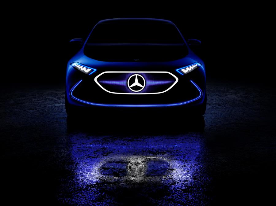  Mercedes-Benz Concept EQA 2017 года  (фото 12 из 20)